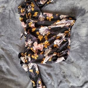 Quarter sleeve cropped top